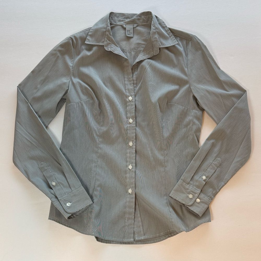 H&M Women's Grey Button Down Dress
Shirt Size 8 - Picture 1 of 8